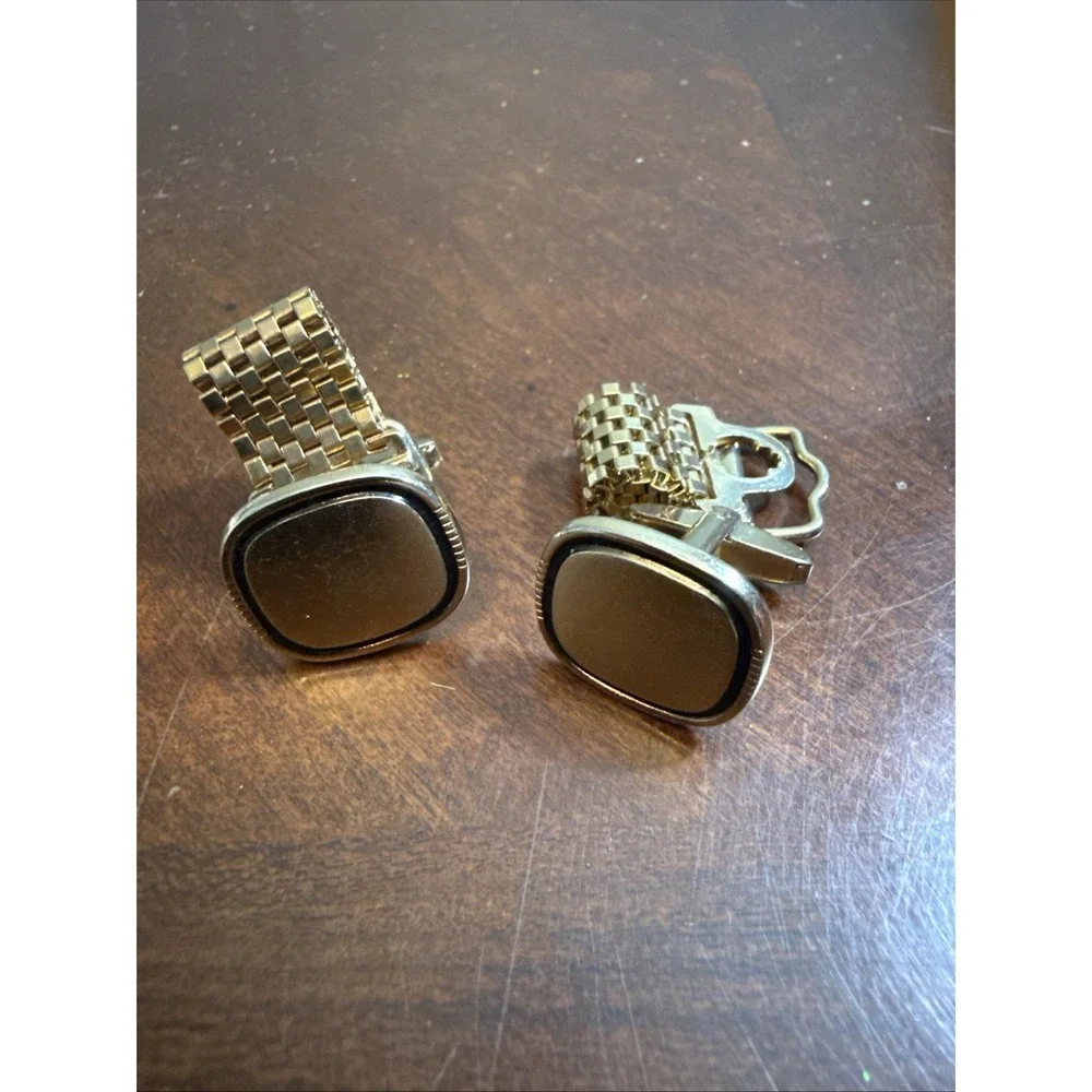 Vintage 1971 Sarah Coventry KENTUCKY DERBY Men's Cufflinks Gold Tone Formal Wear